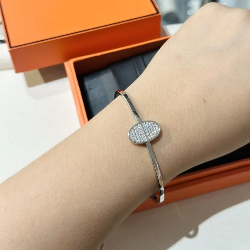 Refined Hermes Bracelets 247454