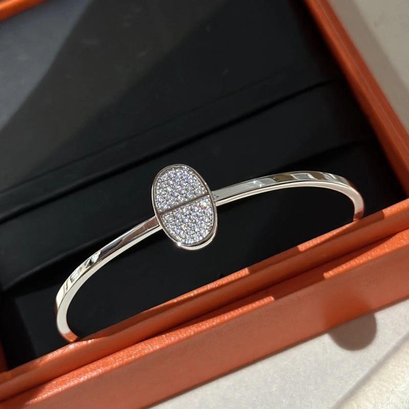 Refined Hermes Bracelets 247454