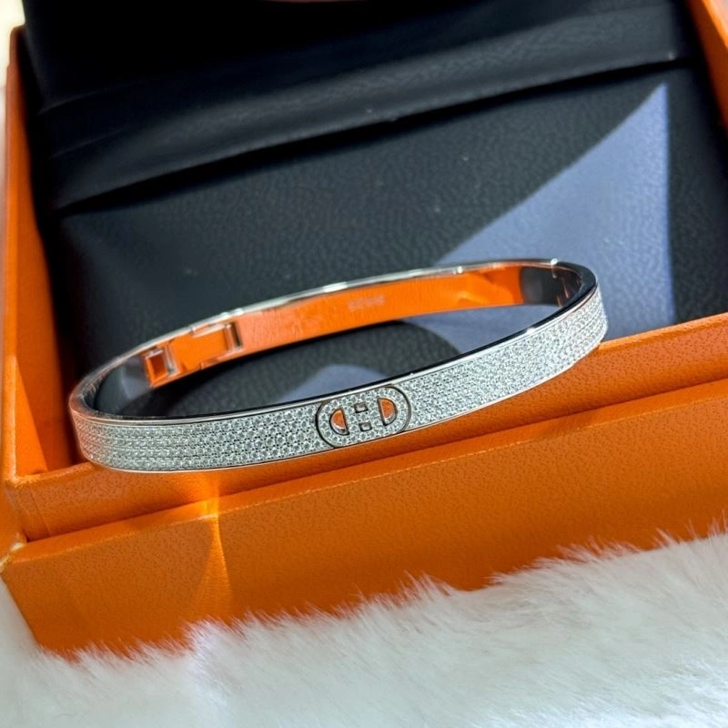 Supportive Hermes Bracelets 247517