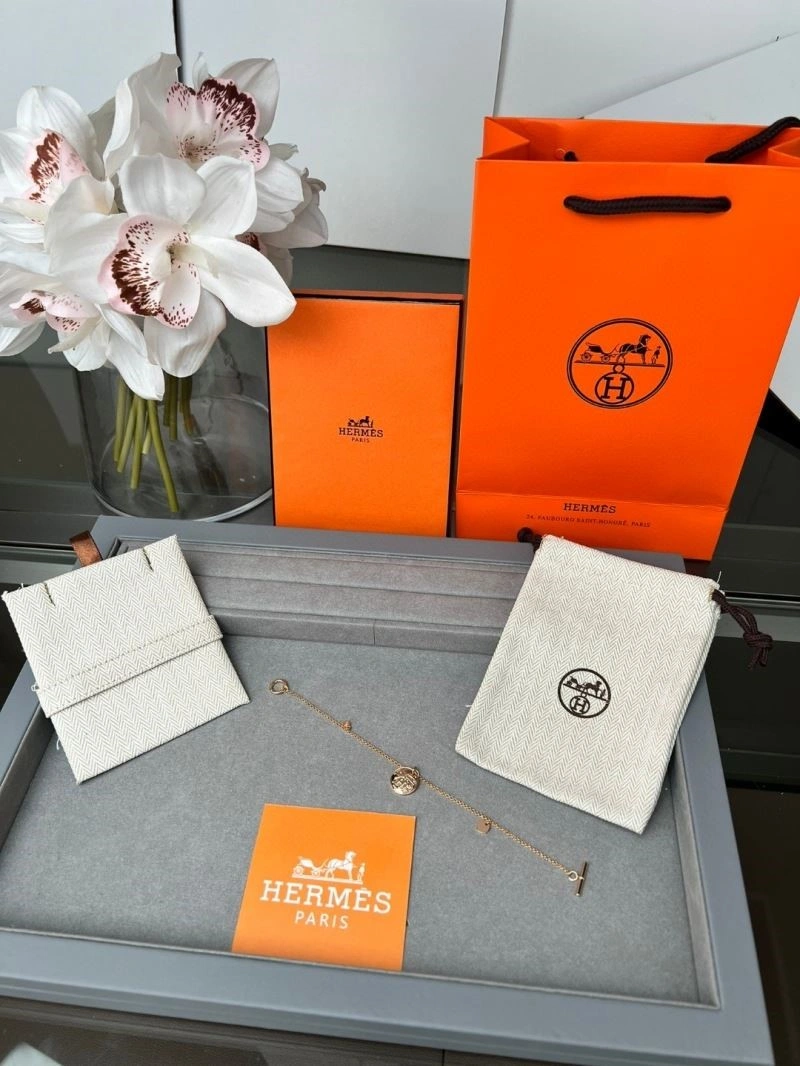 Versatile Hermes Bracelets 247111