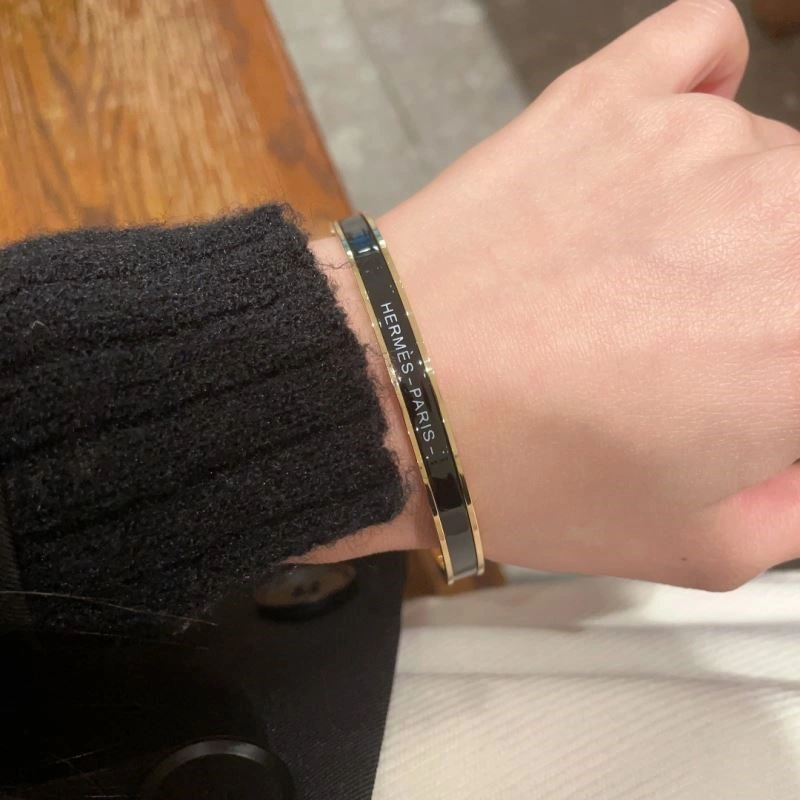 Snug Hermes Bracelets 246931