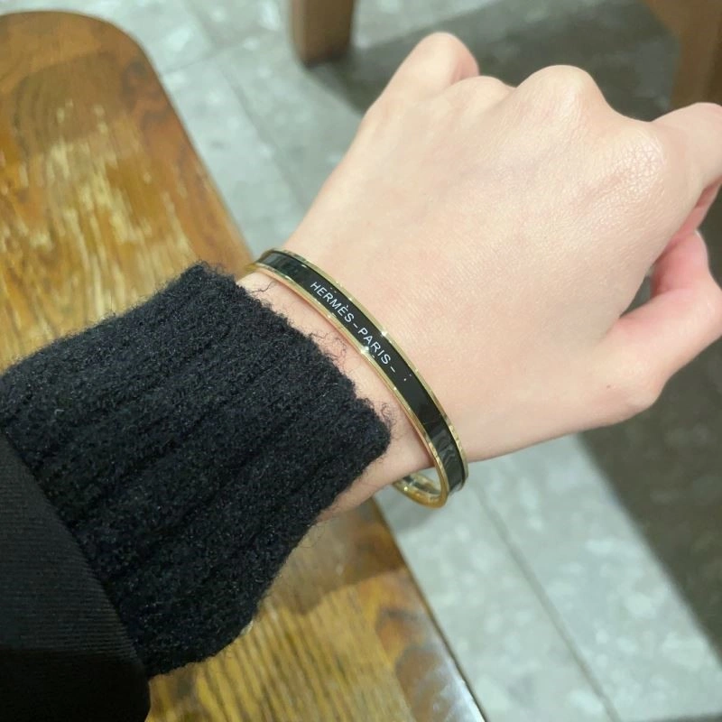 Snug Hermes Bracelets 246931