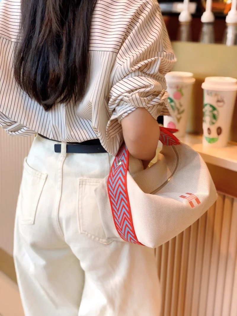 Seasonal Hermes Cosmetic Bags 48308