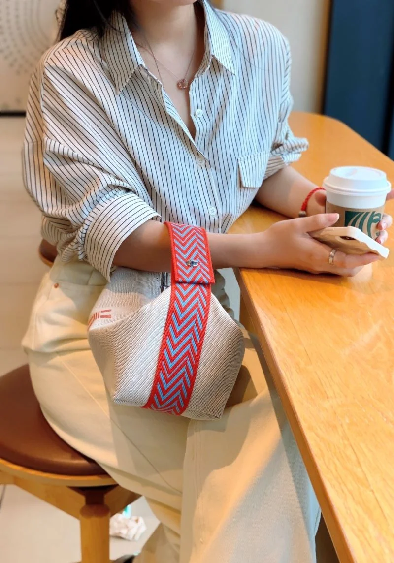 Seasonal Hermes Cosmetic Bags 48308