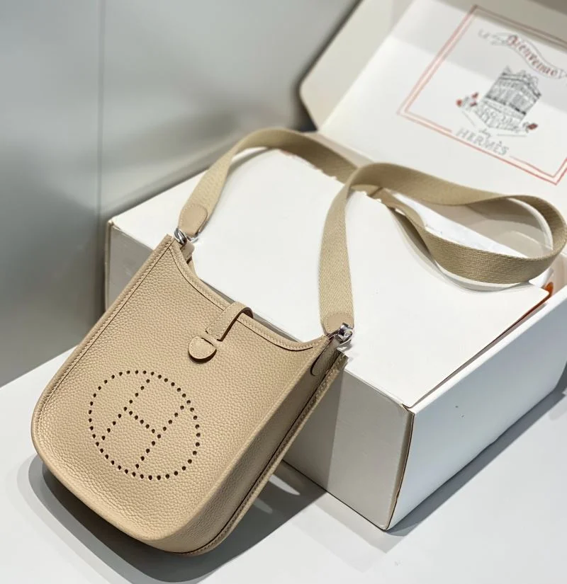 Hermes Evelyn Bags Unisex 48236