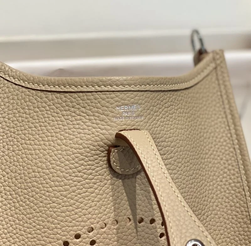 Hermes Evelyn Bags Unisex 48236