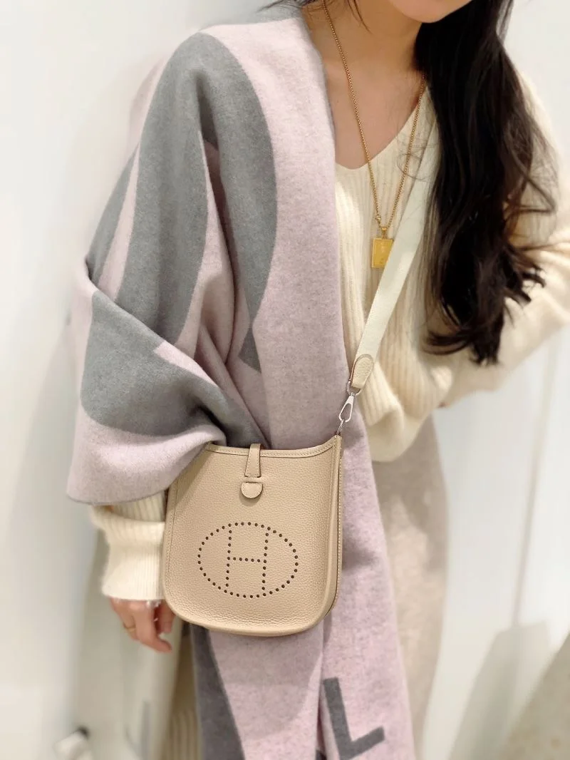 Hermes Evelyn Bags Unisex 48236
