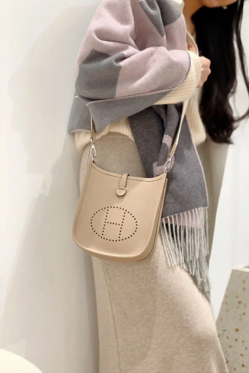 Hermes Evelyn Bags Unisex 48236