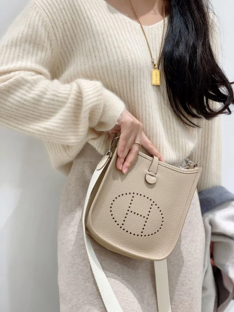 Hermes Evelyn Bags Unisex 48236