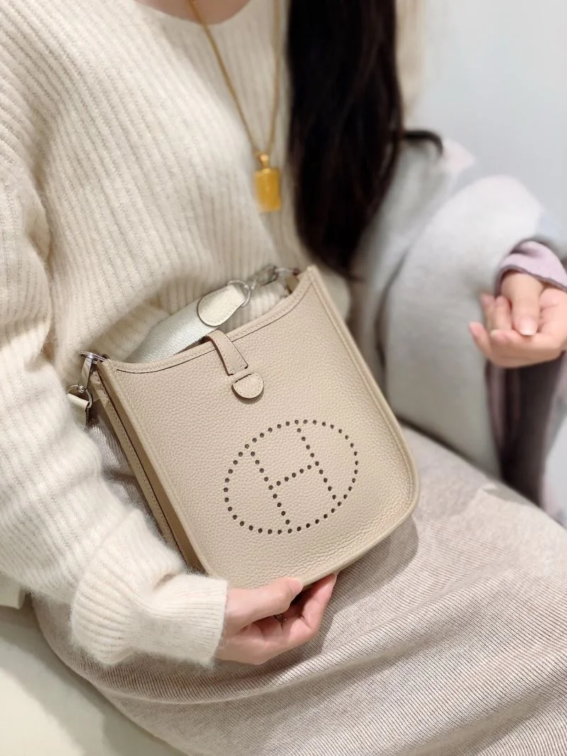 Hermes Evelyn Bags Unisex 48236