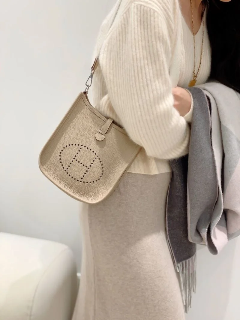 Hermes Evelyn Bags Unisex 48236
