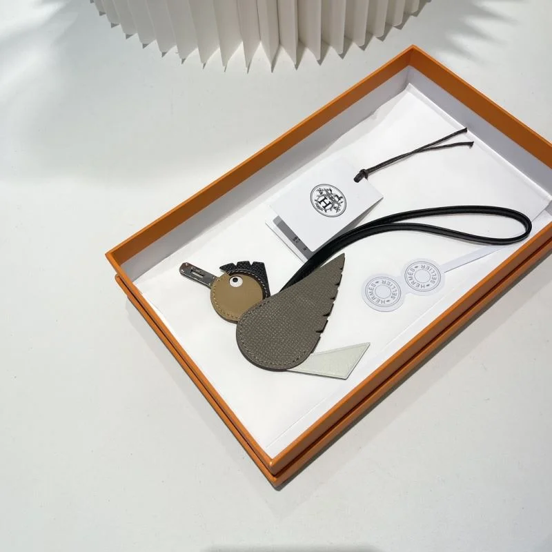 Lightweight Hermes Handmade Pendant 48199