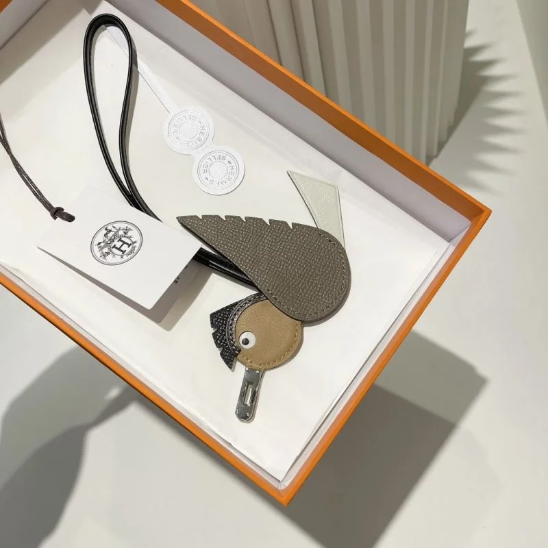 Lightweight Hermes Handmade Pendant 48199