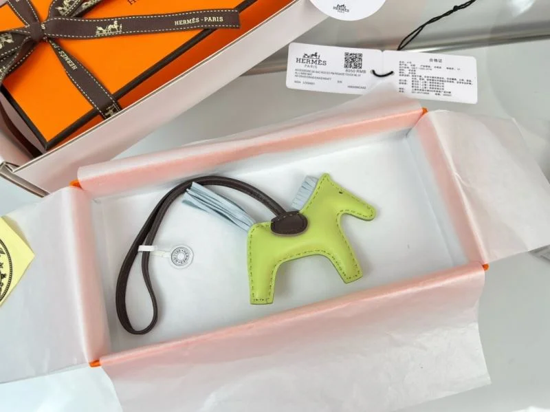 Cozy Hermes Handmade Pendant 48135