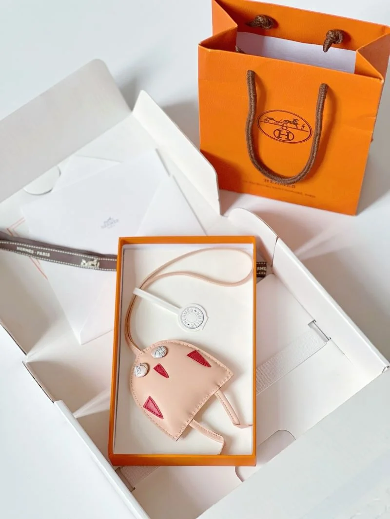 TravelReady Hermes Handmade Pendant 48133
