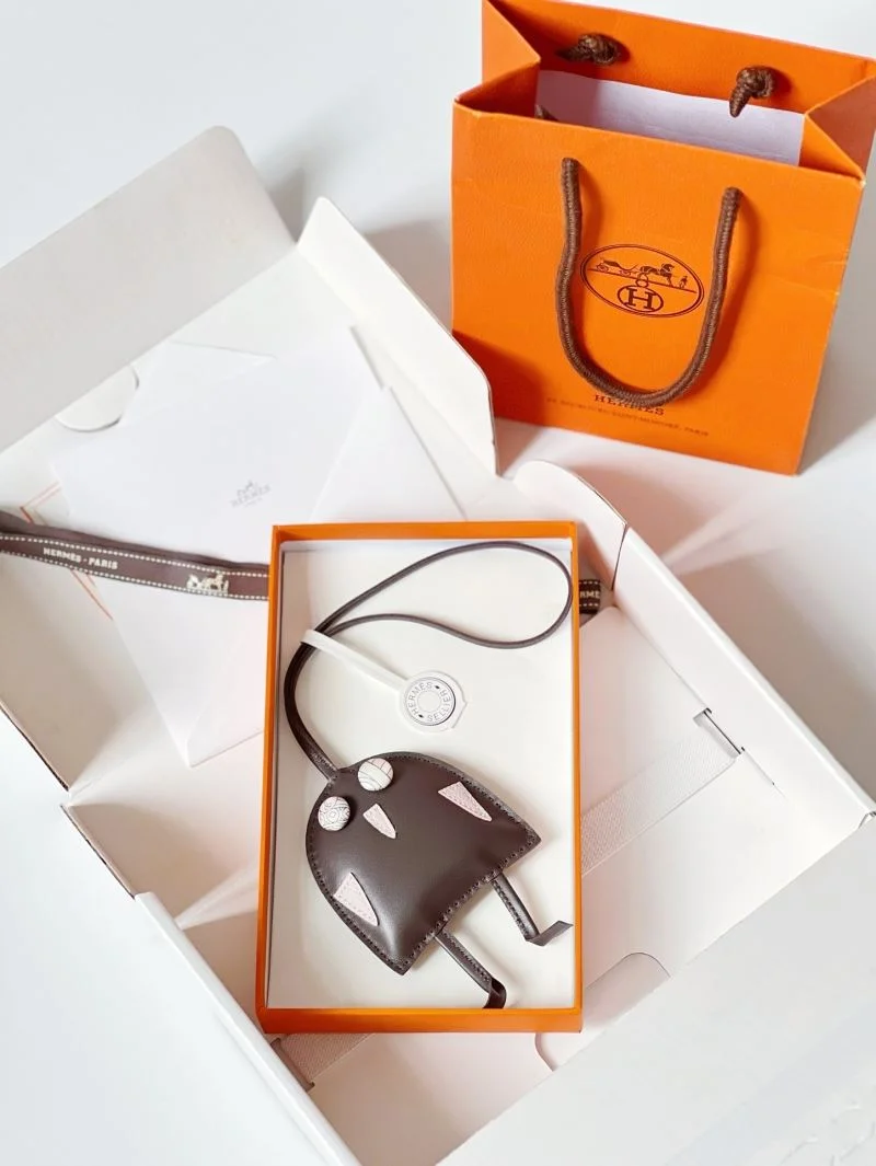 TravelReady Hermes Handmade Pendant 48133