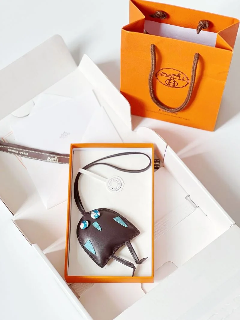 TravelReady Hermes Handmade Pendant 48133