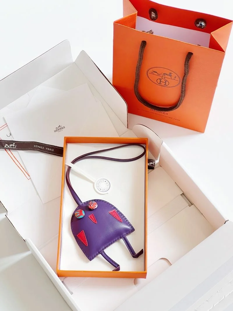 TravelReady Hermes Handmade Pendant 48133