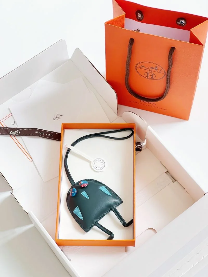 TravelReady Hermes Handmade Pendant 48133