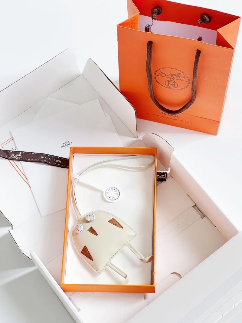 TravelReady Hermes Handmade Pendant 48133