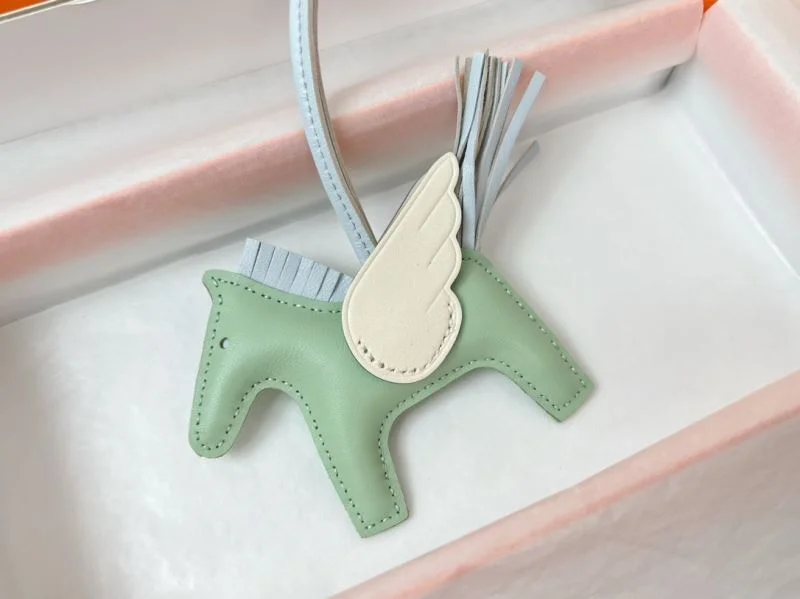 Hermes Handmade Pendant Bold 48150