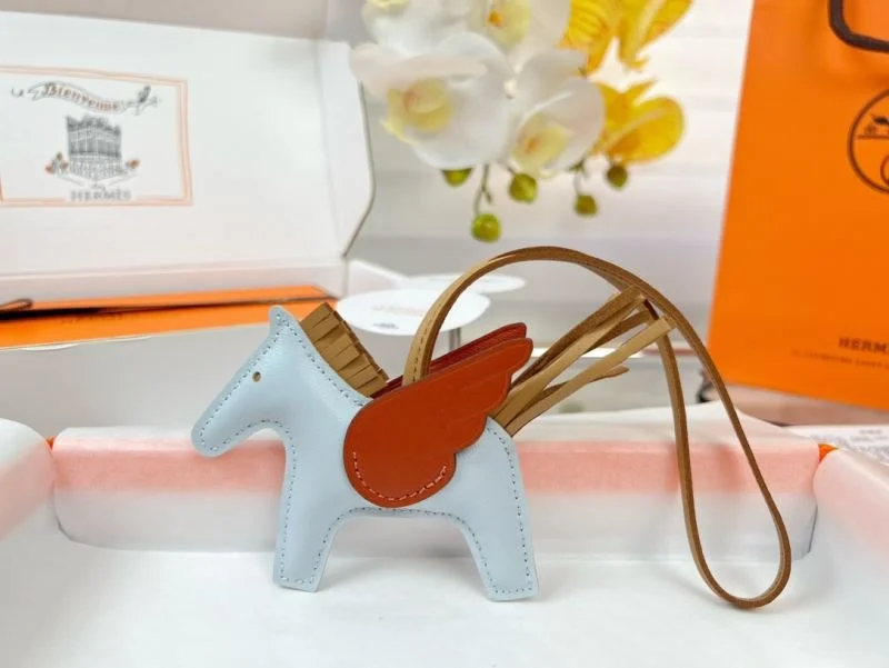 Sleek Hermes Handmade Pendant 48204