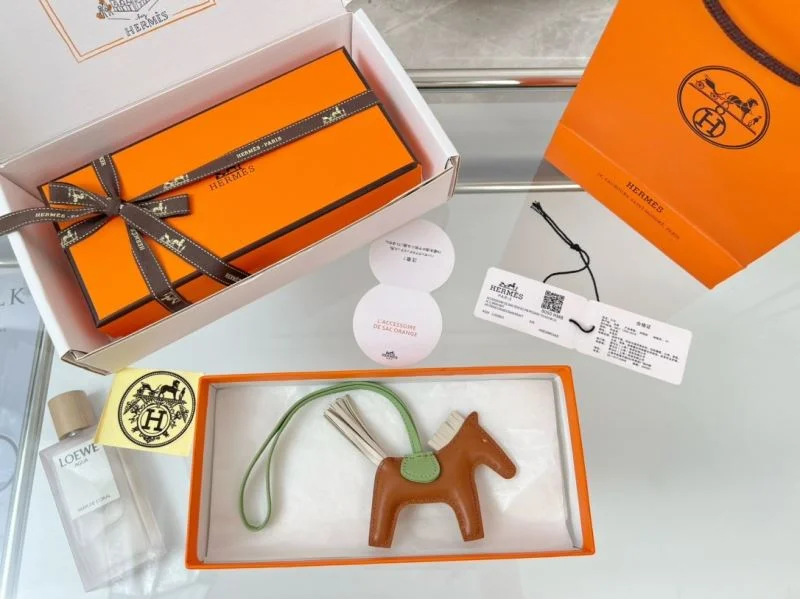 Hermes Handmade Pendant Unisex 48134