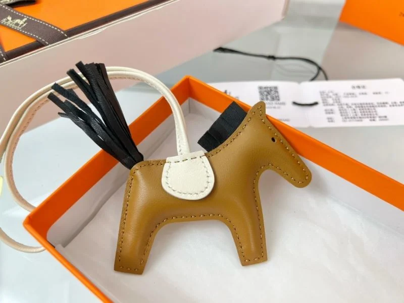 Hermes Handmade Pendant Lightweight 48086