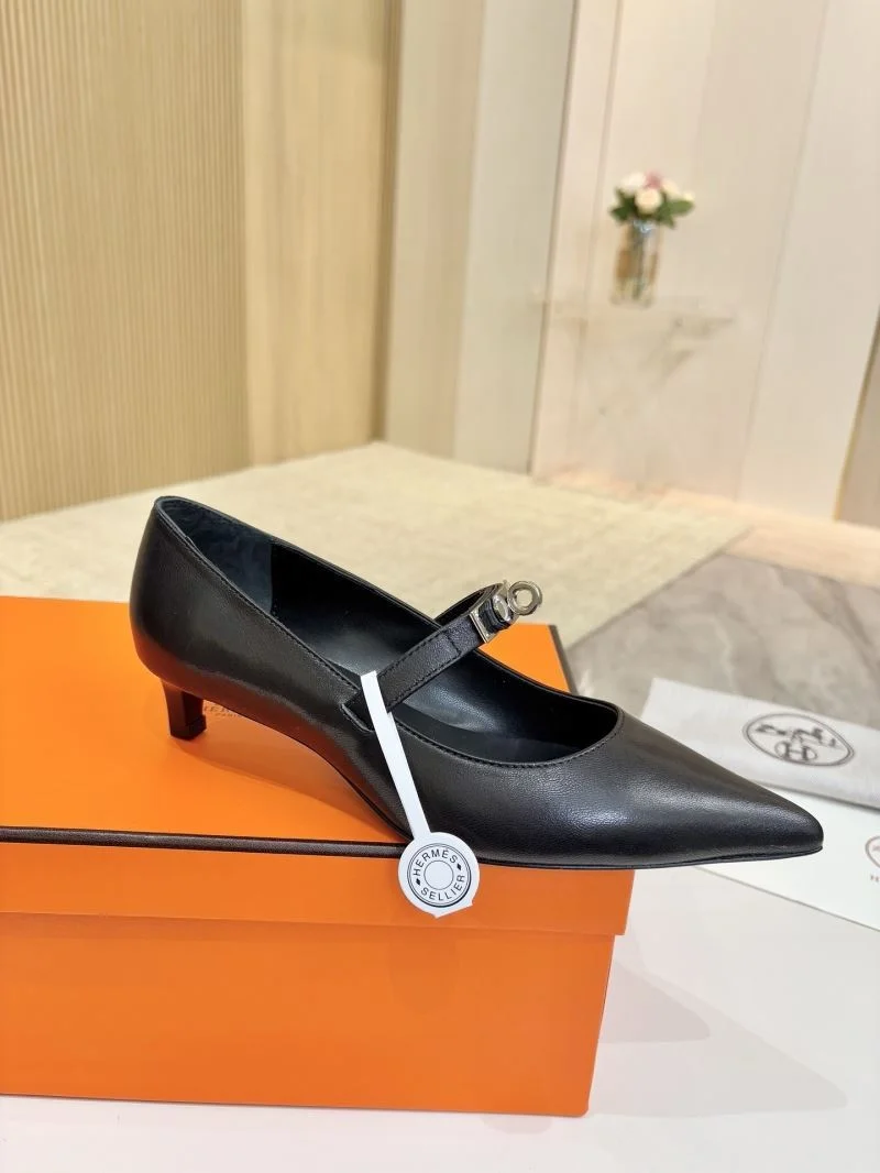 Snug Hermes Heeled Shoes 26675
