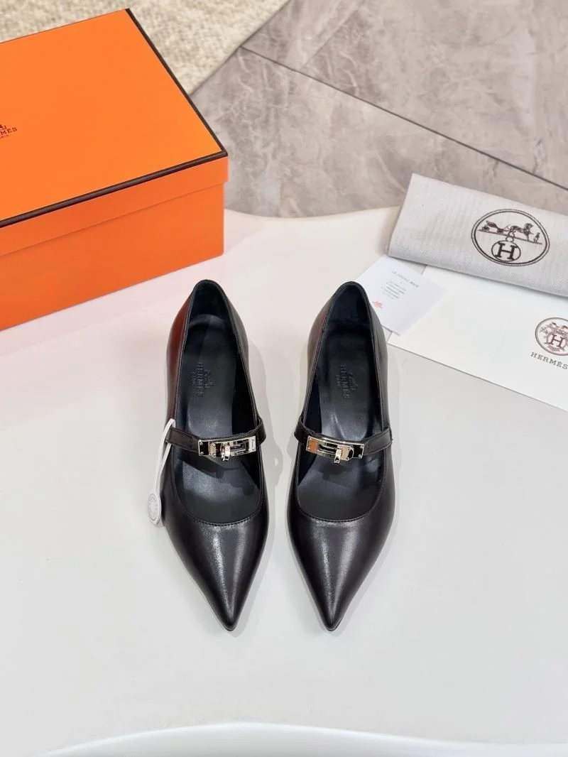 Snug Hermes Heeled Shoes 26675