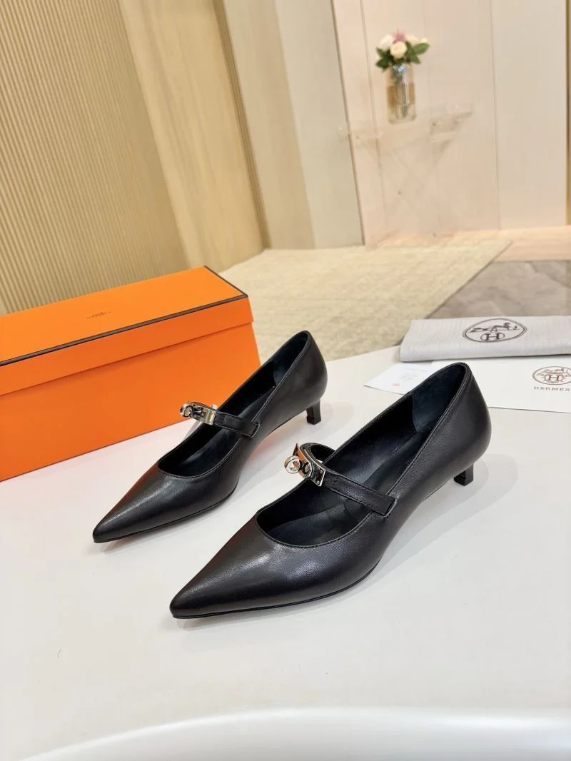 Snug Hermes Heeled Shoes 26675
