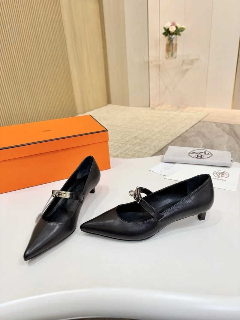 Snug Hermes Heeled Shoes 26675