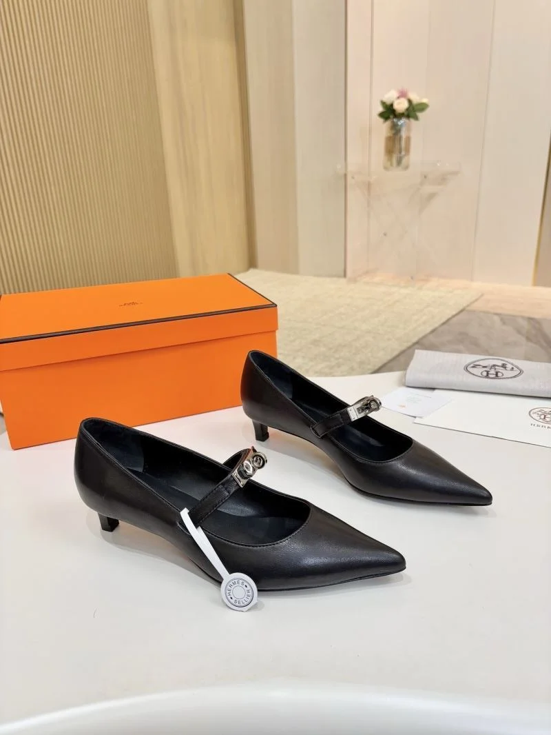 Snug Hermes Heeled Shoes 26675