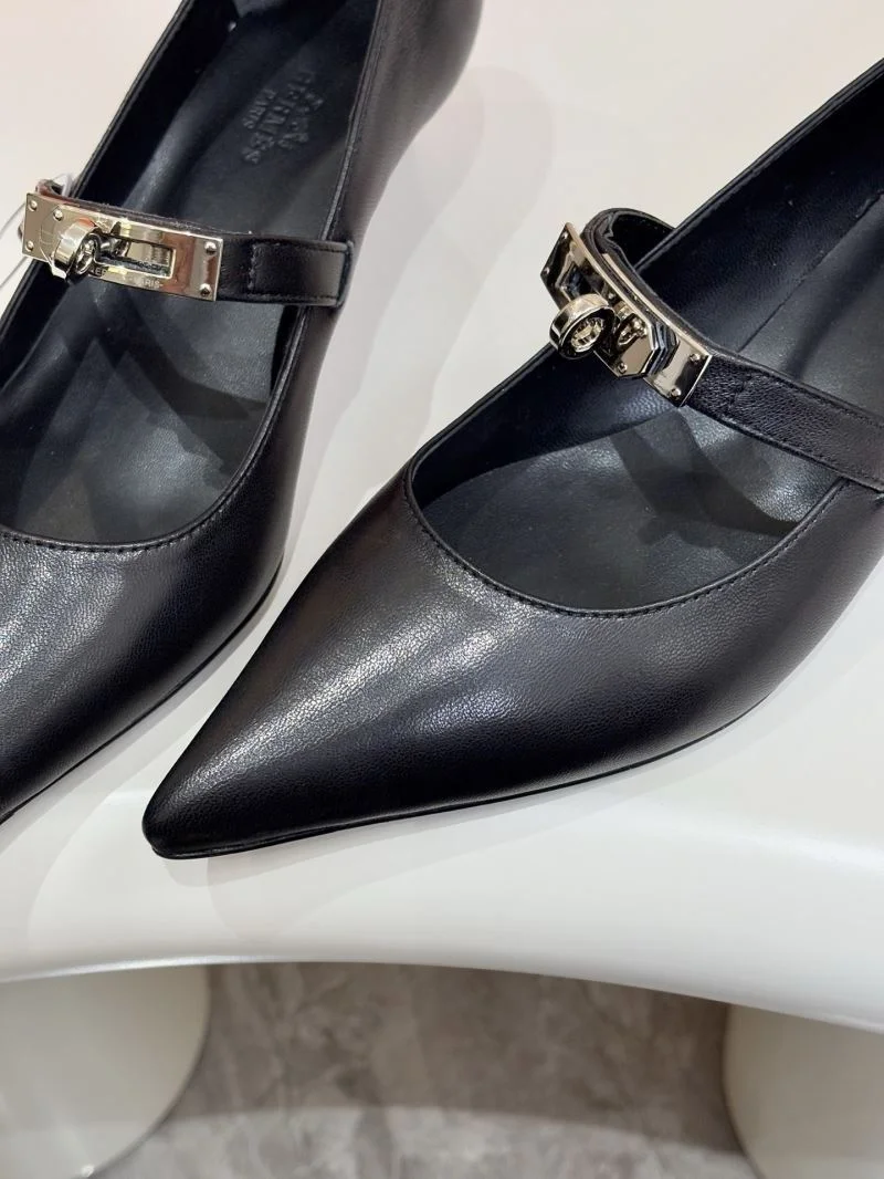 Snug Hermes Heeled Shoes 26675