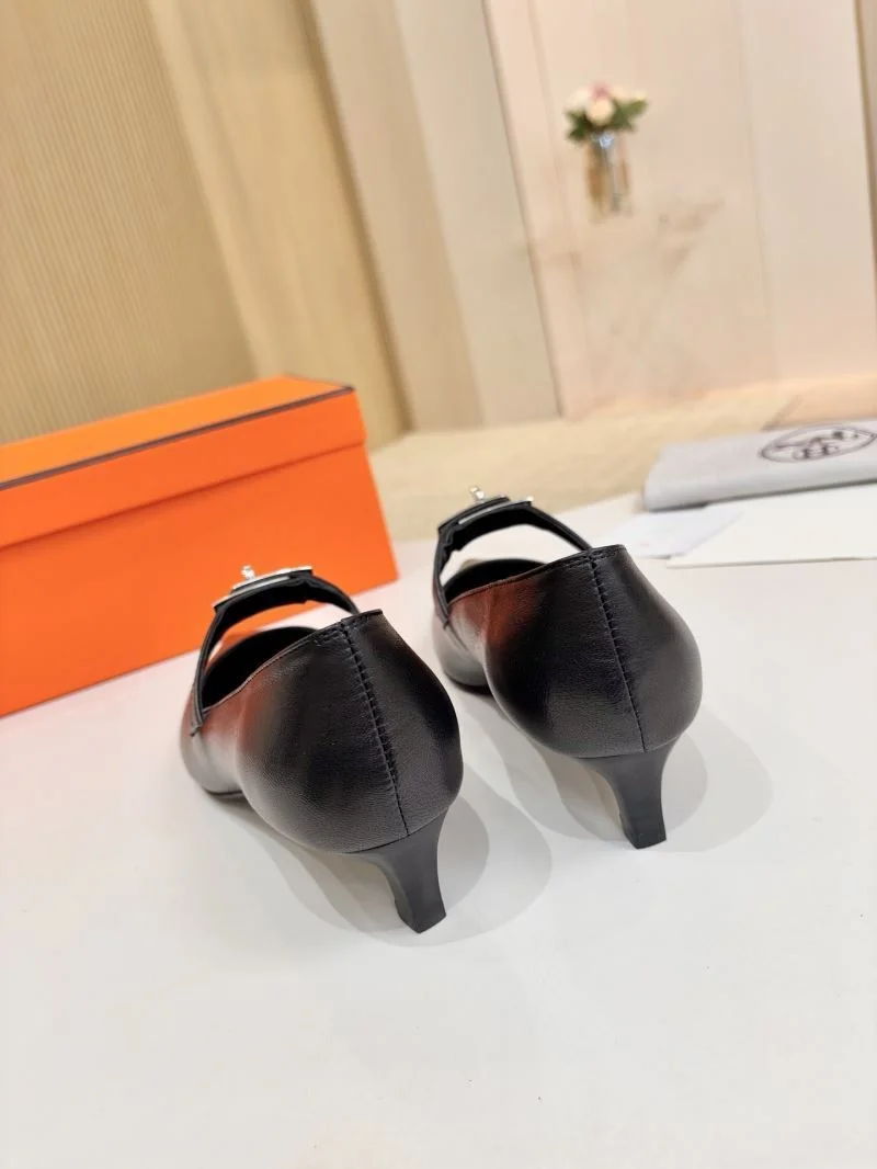 Snug Hermes Heeled Shoes 26675