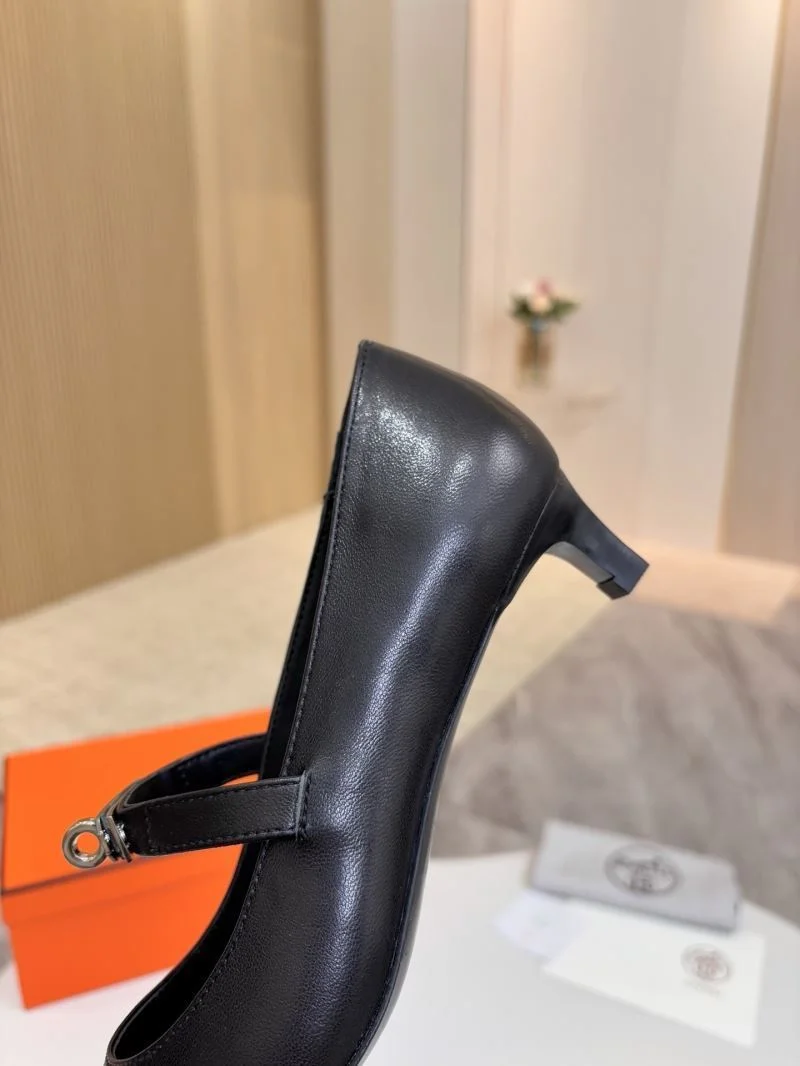 Snug Hermes Heeled Shoes 26675