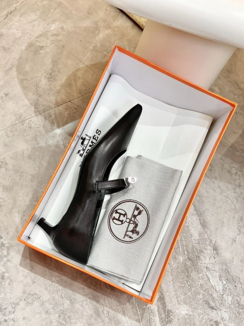 Snug Hermes Heeled Shoes 26675