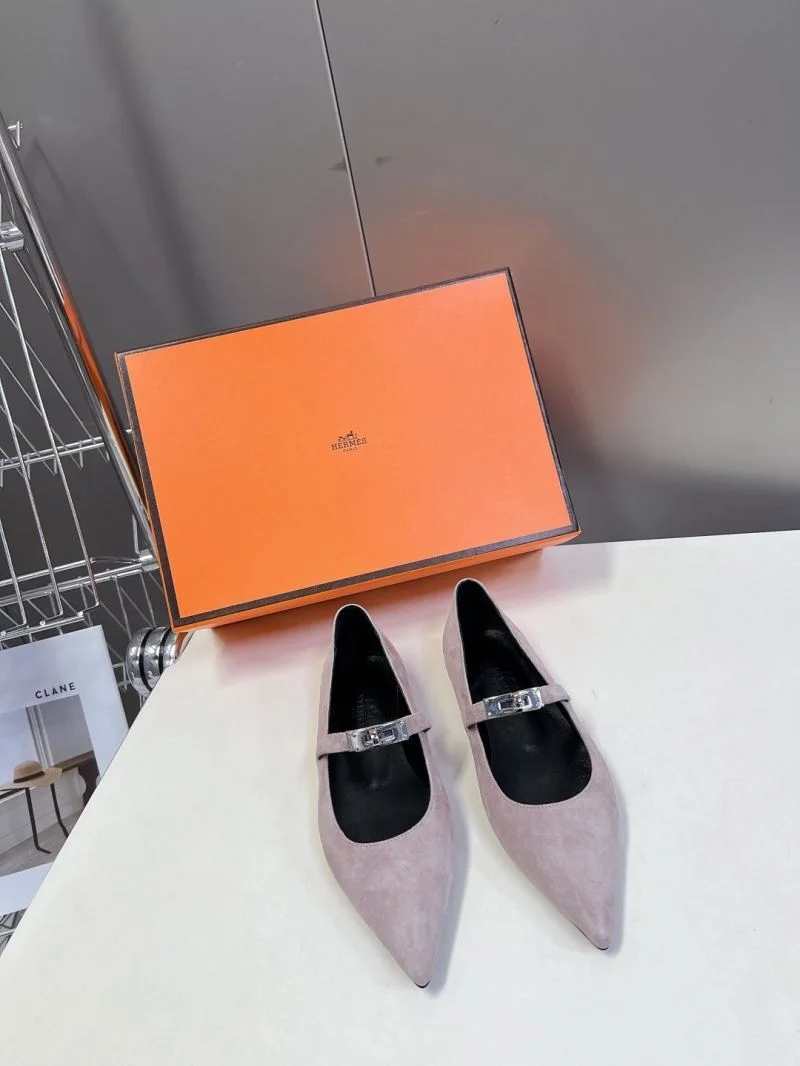 Supportive Hermes Low Shoes 26738