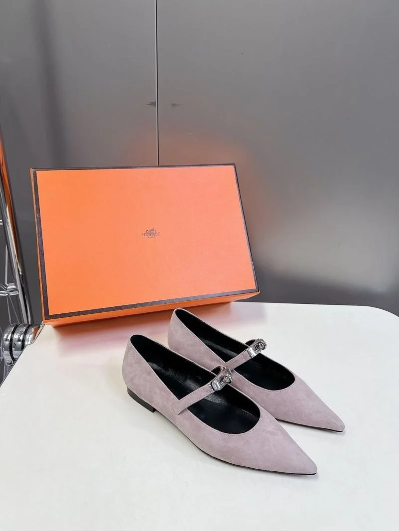 Supportive Hermes Low Shoes 26738