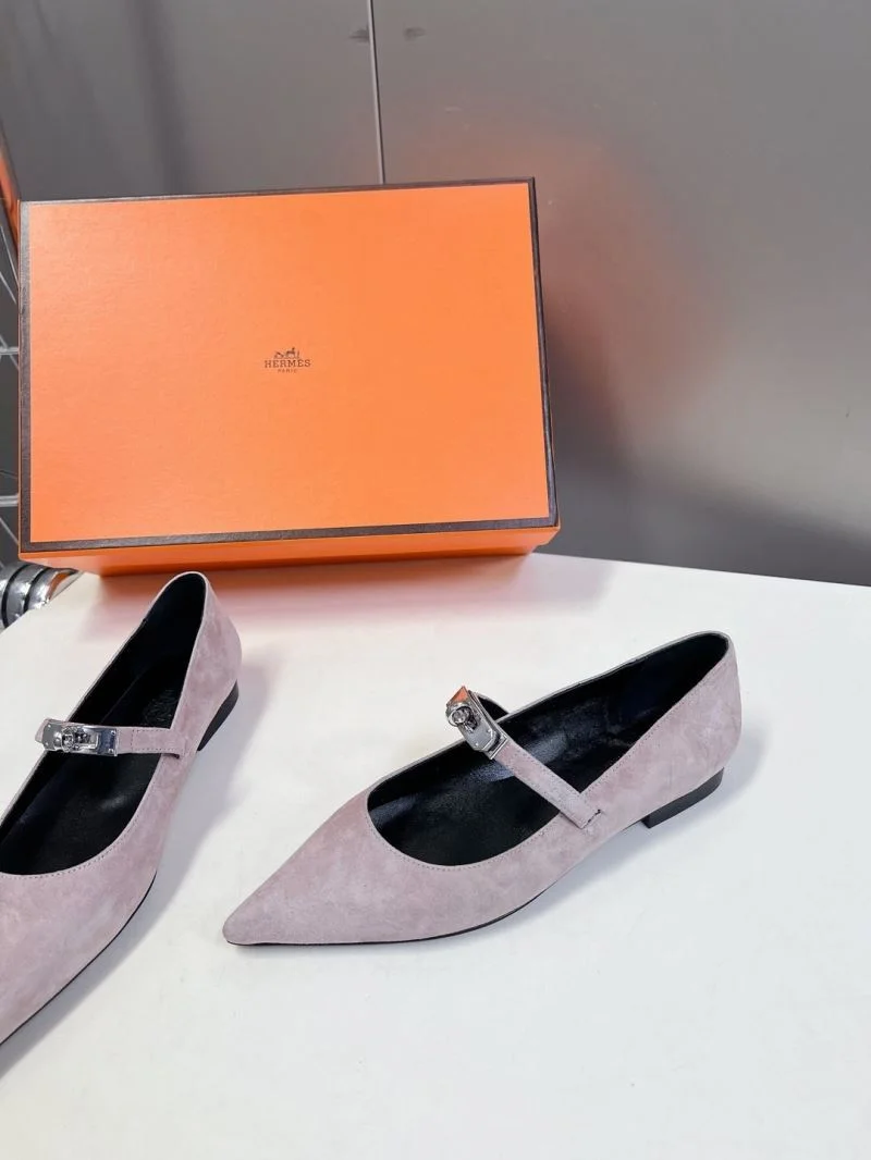 Supportive Hermes Low Shoes 26738