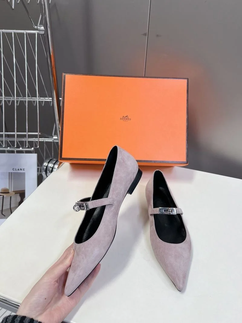 Supportive Hermes Low Shoes 26738