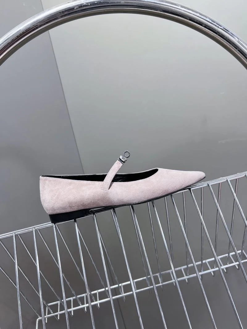 Supportive Hermes Low Shoes 26738