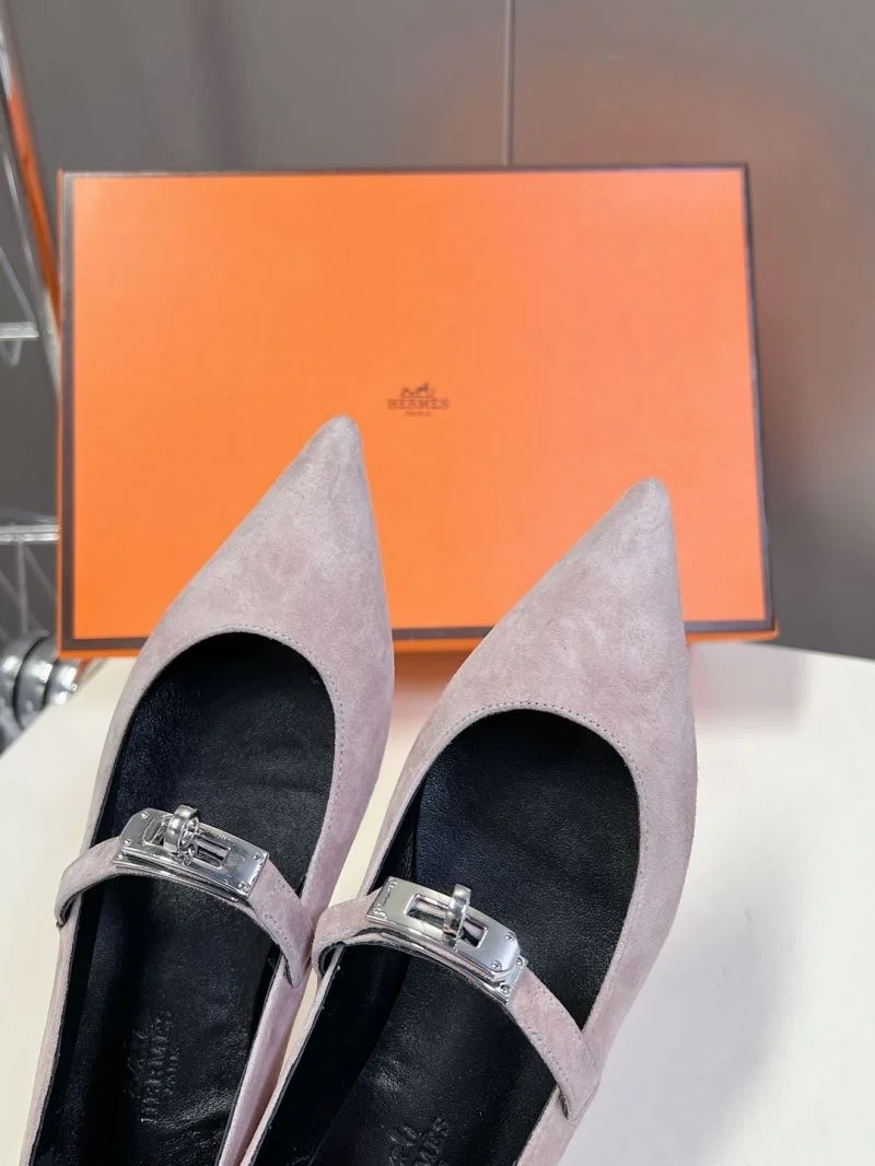 Supportive Hermes Low Shoes 26738