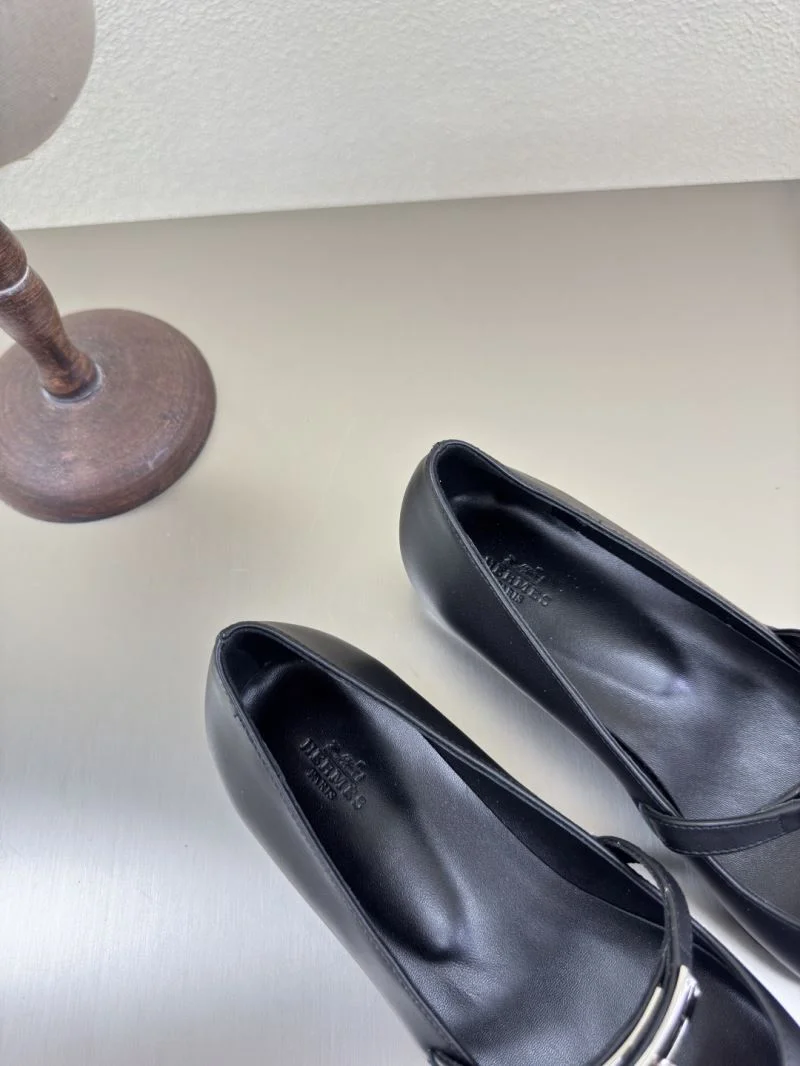 UrbanStyle Hermes Low Shoes 27670