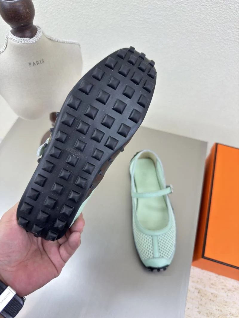 Bold Hermes Low Shoes 27669