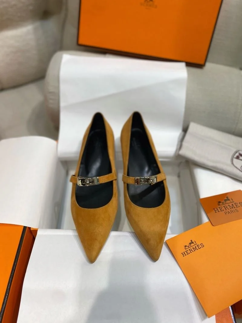 Supportive Hermes Low Shoes 27639