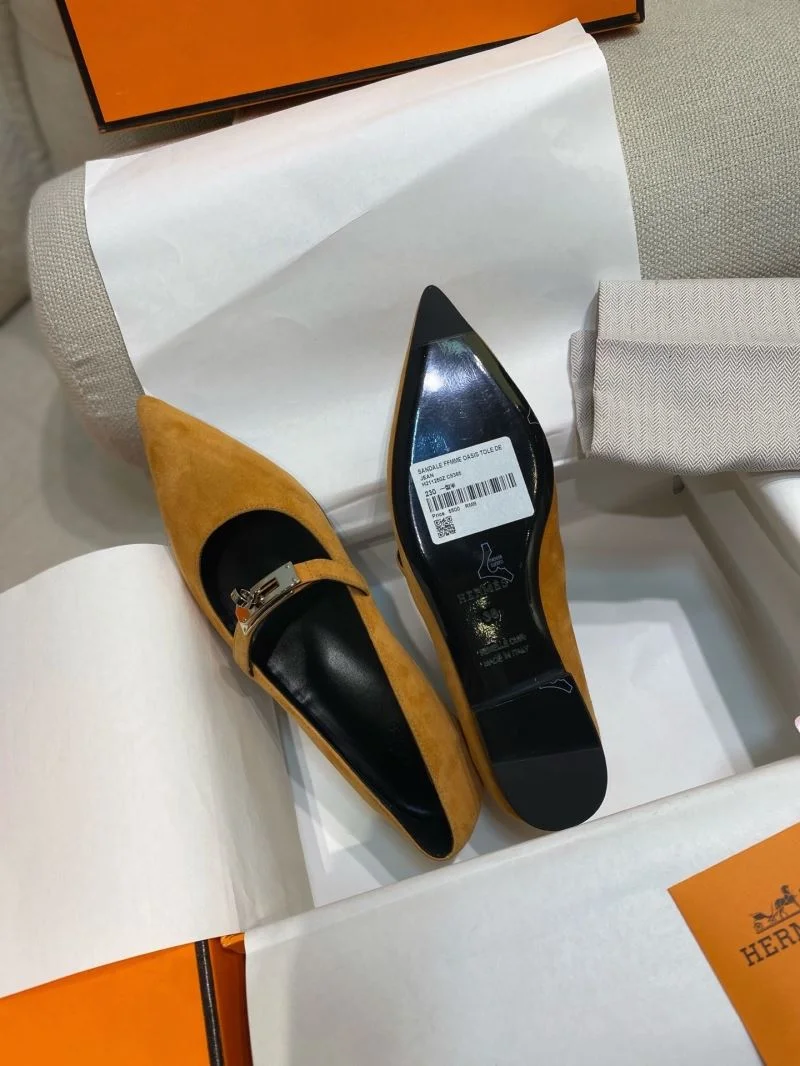 Supportive Hermes Low Shoes 27639