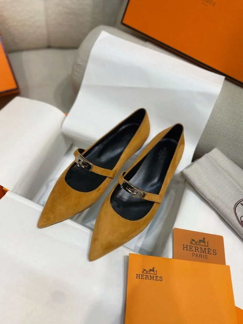 Supportive Hermes Low Shoes 27639
