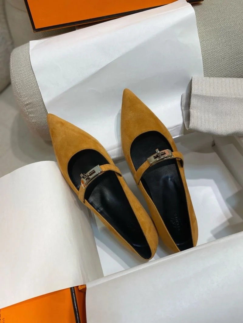 Supportive Hermes Low Shoes 27639