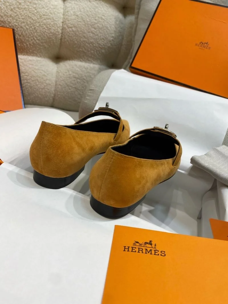 Supportive Hermes Low Shoes 27639